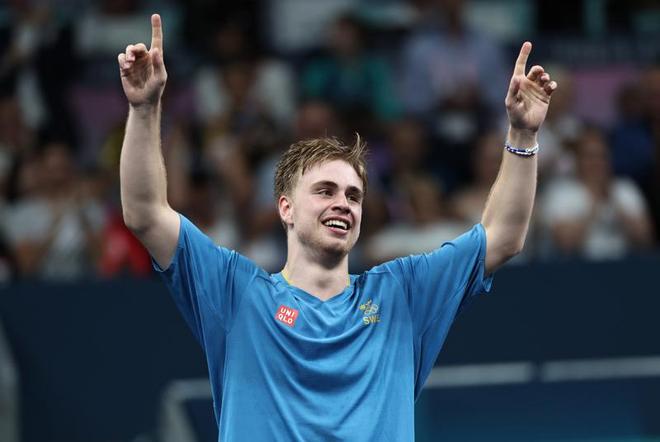 辽篮惨败广州赛后，付豪怒怼球迷，杨鸣说的实在，球迷：算啥东西