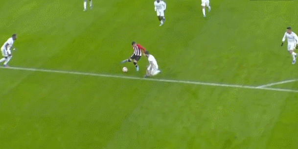 LPL：BLG绝境爆发，R闪逆转全局！Elk化身臭豆腐，骑脸杀死比赛