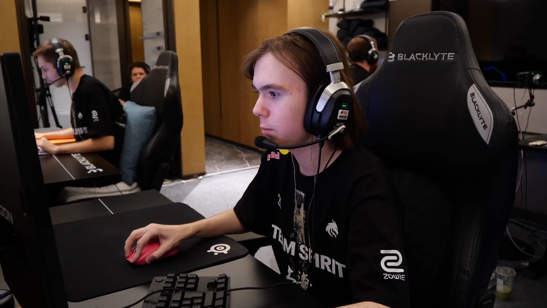 在激烈的竞 在激烈的竞